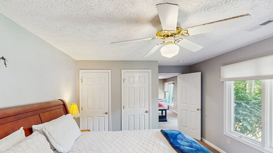 Pawsitive Retreat - Pet Friendly Home With Enclosed Yard, hot Tub, 2 Kayaks, 2 Sups & Inflatables