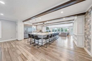 Talo, useita sänkyjä, patio, vuoristonäköala (Cove Retreat) | Sisätilat