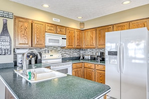Private kitchen - Amuse Cove - Lakefront Home With Private Dock, Pool, Tennis & Wide Boat Launch (Moneta)
