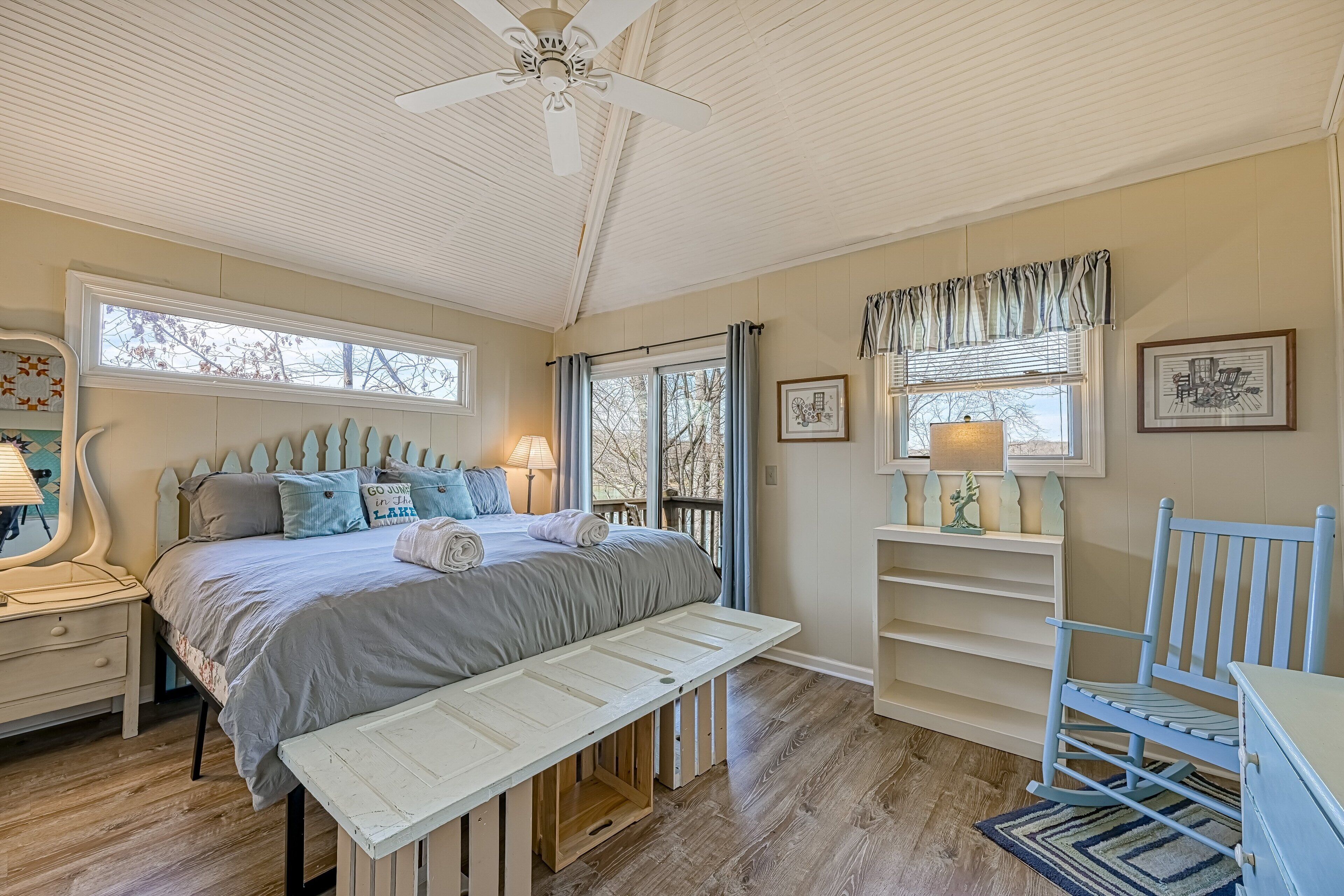 Cottage, Multiple Beds (Cottage at the Lake) | 3 bedrooms, individually decorated, individually furnished, bed sheets