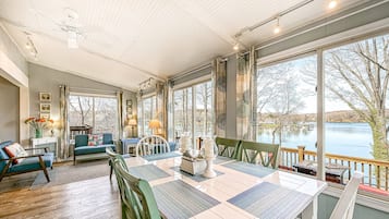 Cottage, Multiple Beds (Cottage at the Lake) | 3 bedrooms, individually decorated, individually furnished, bed sheets