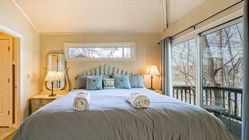 Cottage, Multiple Beds (Cottage at the Lake) | 3 bedrooms, individually decorated, individually furnished, bed sheets