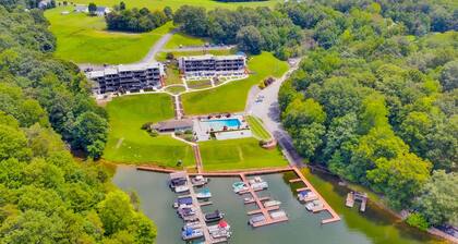Sunset Landing - Waterfront Condo With Lake-view Deck, Tennis Court & Pool