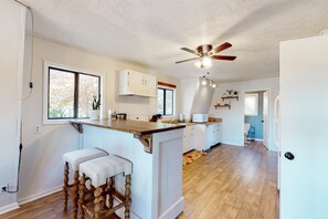 Private kitchen - Dock Sun Point - Lakefront Home for Easy Boating, Fishing, Private Dock & Ac/wifi, Dogs ok! (Huddleston)