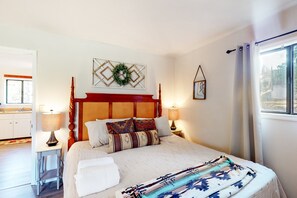 4 bedrooms - Dock Sun Point - Lakefront Home for Easy Boating, Fishing, Private Dock & Ac/wifi, Dogs ok! (Huddleston)