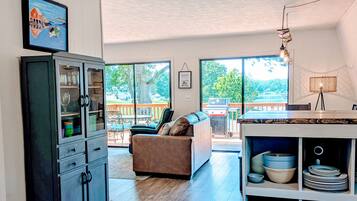 House, Multiple Beds, Patio (Dock Sun Point) | Living area