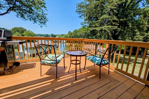 Dock Sun Point - Lakefront Home for Easy Boating, Fishing, Private Dock & Ac/wifi, Dogs ok!