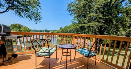 Dock Sun Point - Lakefront Home for Easy Boating, Fishing, Private Dock & Ac/wifi, Dogs ok!
