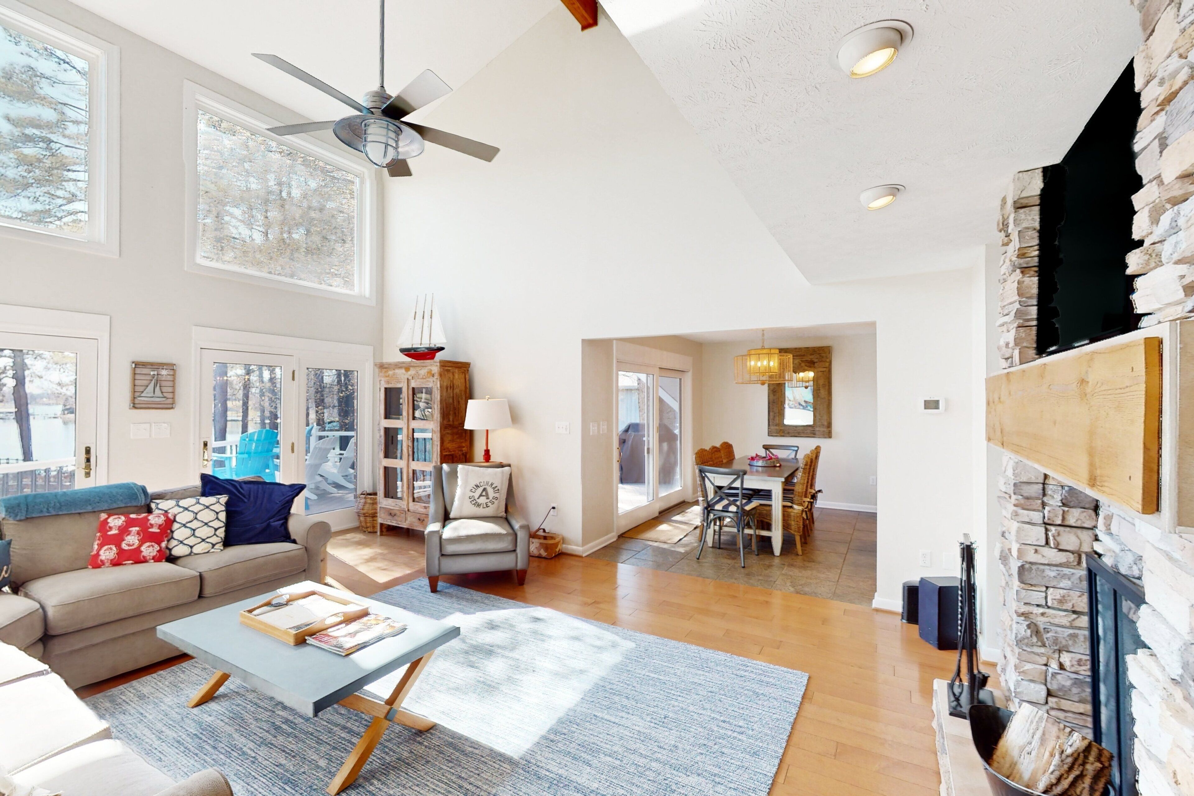 House, Multiple Beds, Hot Tub (Sail Away) | Living area