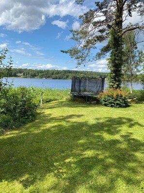 Property grounds - Charming and attractive house (Prässebo)