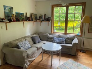 TV - Charming and attractive house (Prässebo)