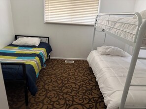 WiFi, bed sheets