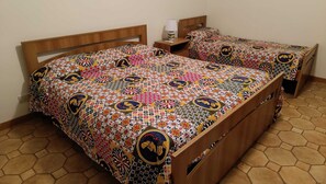 2 slaapkamers, een strijkplank/strijkijzer, reisbedje, wifi
