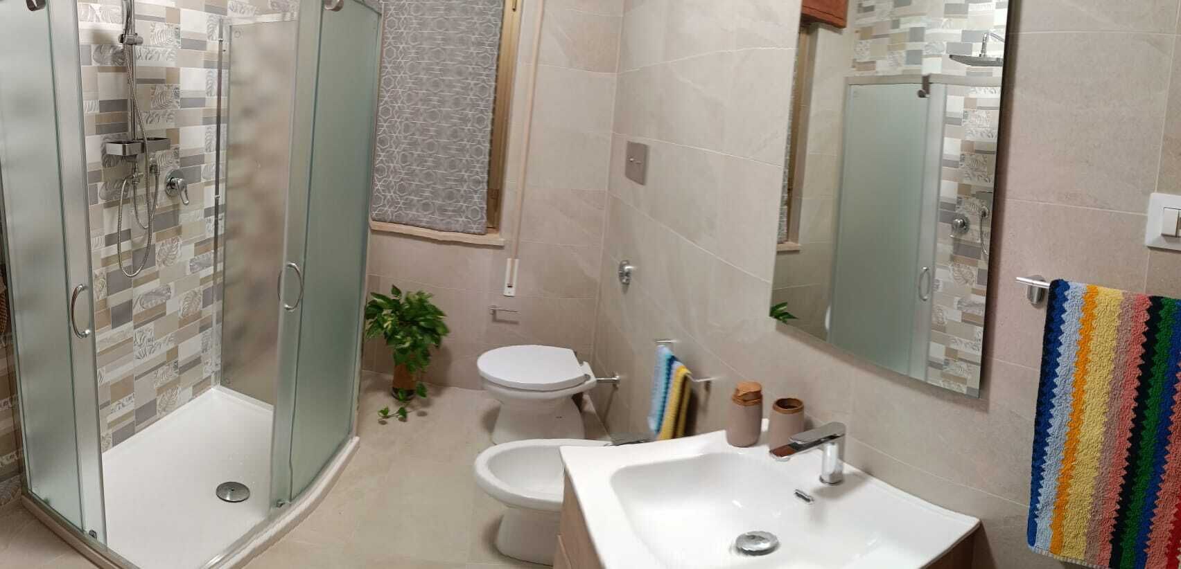 Dusche, Haartrockner, Bidet, Handtücher