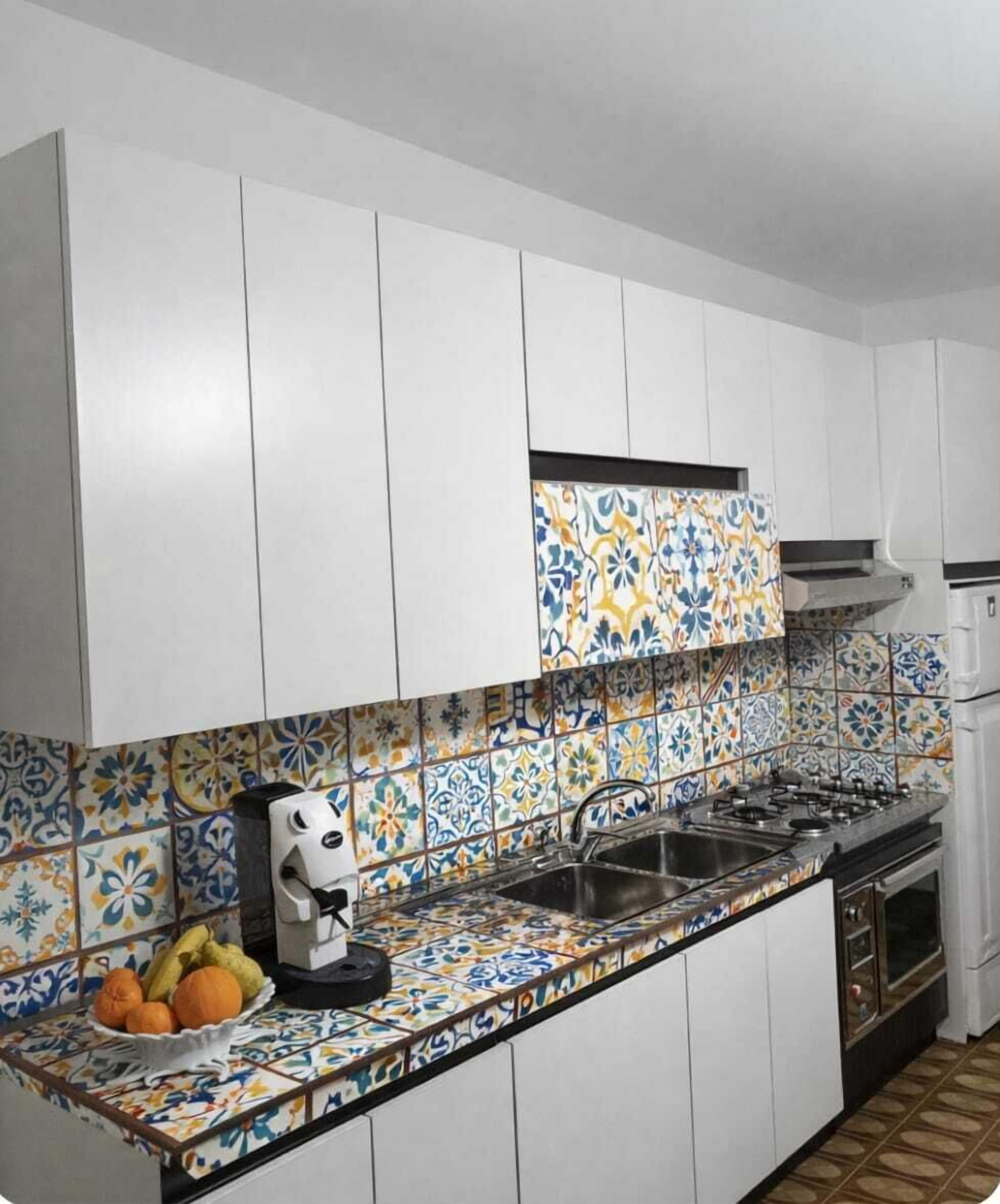Kühlschrank, Mikrowelle, Herdplatte, Toaster
