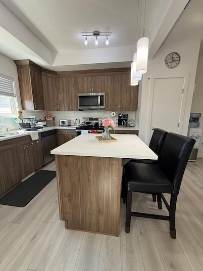 A&A Retreatfam-friendly 3BR Spacious Haven Leduc