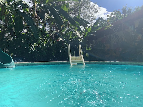 4-bedroom farmhouse in gorgeous Nuevo Colón with cool AC breeze