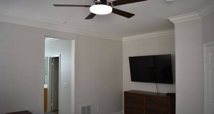 Juniper Jewel- desert home with private pool and spa, views, Pickle Ball 31 days