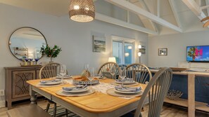 Dining - MyStay at 789 Queen`s Grant- Pet-Friendly Villa with Patio, Near Pool and Beach! (Hilton Head Island)