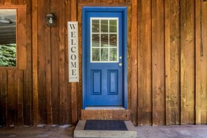 Exterior detail - Surround Yourself in Nature at Biscuit Ridge Cabin (Waitsburg)