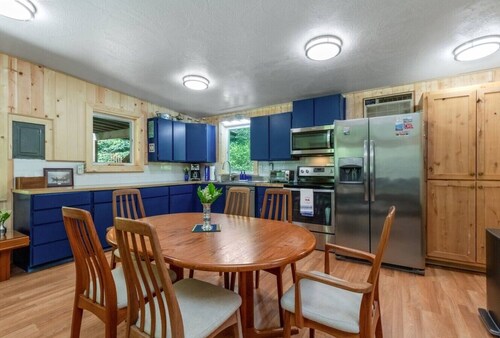 Surround Yourself in Nature at Biscuit Ridge Cabin
