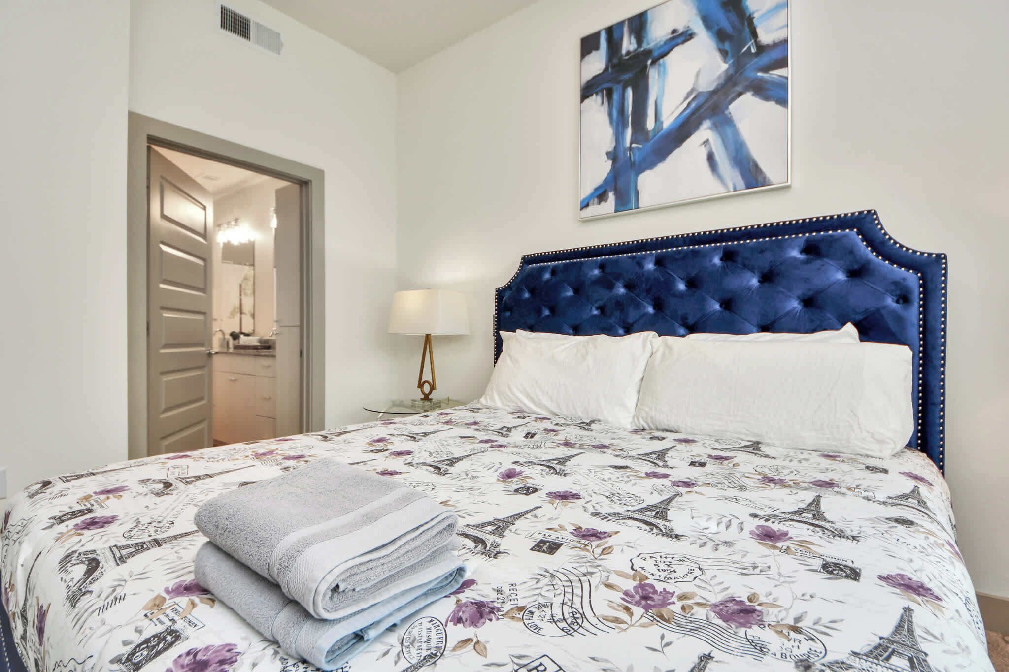 2 bedrooms, iron/ironing board, WiFi, bed sheets