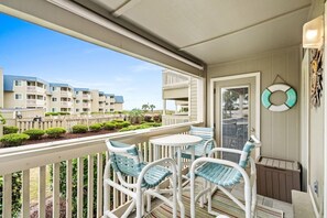 Property grounds - 2 bedroom shore dr condo steps away from the beach (Myrtle Beach)