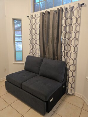Living area - Amazing 4-bedroom house with huge patio for entertainment. (McAllen)