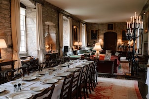 House | 9 bedrooms, high-speed internet