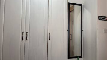 House, 2 Bedrooms, Accessible, Balcony | Interior