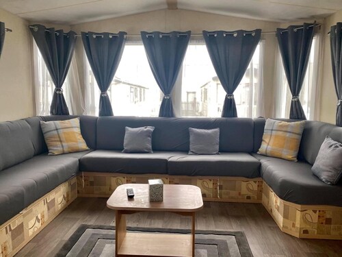 Pet-friendly Holiday Park Retreat in Ske