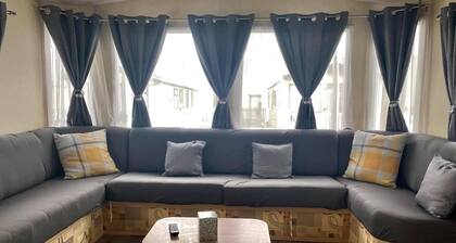 Pet-friendly Holiday Park Retreat in Ske