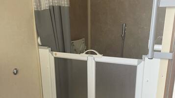 House, 2 Bedrooms, Accessible, Balcony | Bathroom