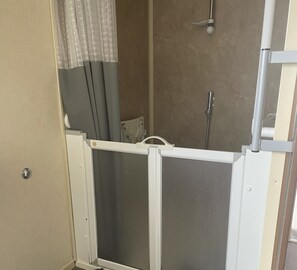 Ferienhaus, 2 Schlafzimmer, barrierefrei, Balkon | Badezimmer