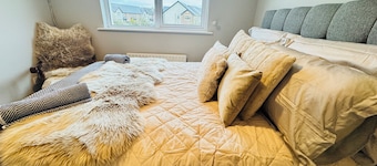 Elegant and Serene 4-bedroom retreat house in charming Drogheda