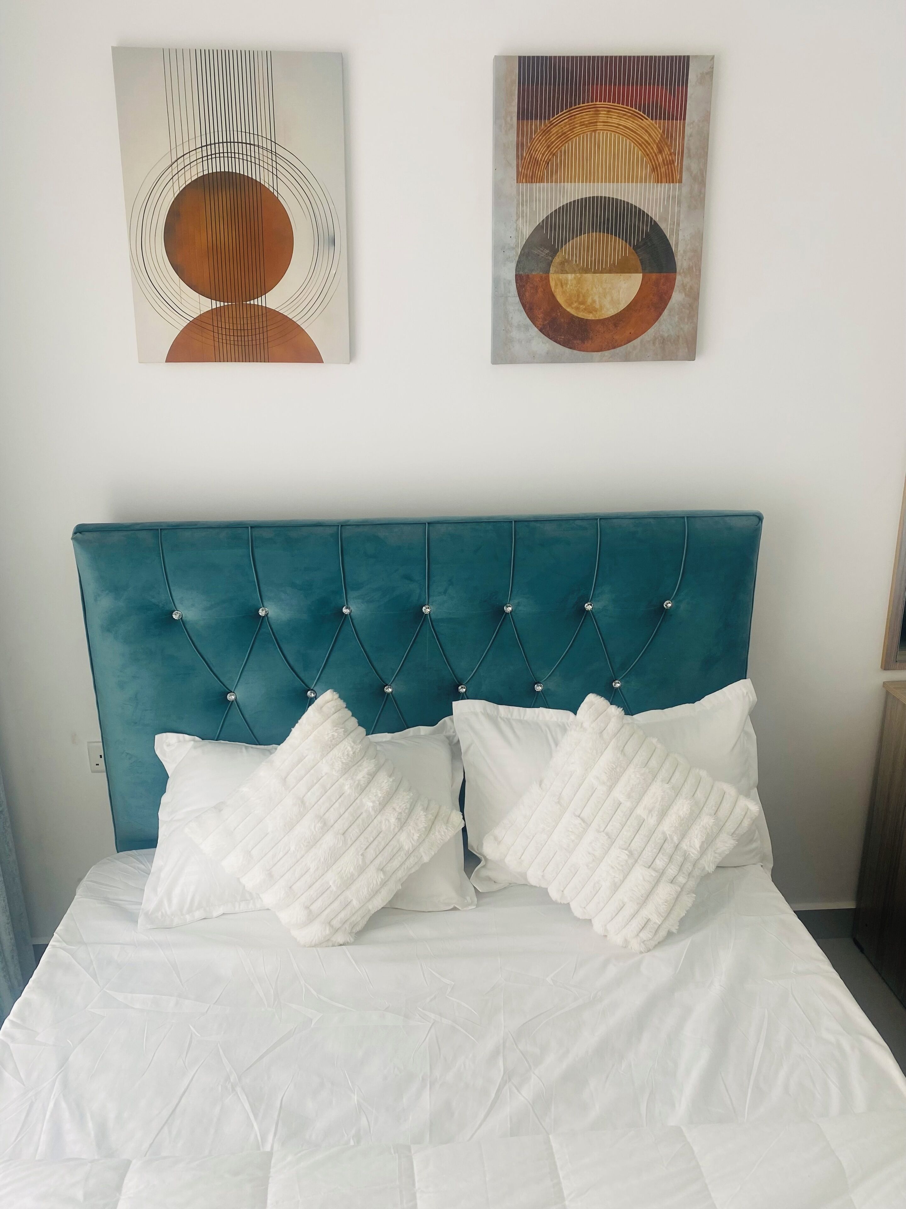 WiFi, bed sheets