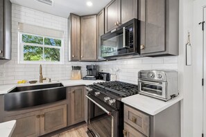 Fridge, microwave, oven, stovetop - Charming Inlet Beach Compound | Pool + Walk to Rosemary Beach (Inlet Beach)