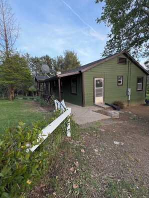 Exterior - La Casa Verde: Peaceful 3BR Orchard Retreat Near Collins Lake (Rackerby)