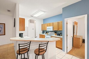 Fridge, microwave, oven, stovetop - Highlands Reserve 4 Bedroom Vacation Home with Private Pool (Davenport)