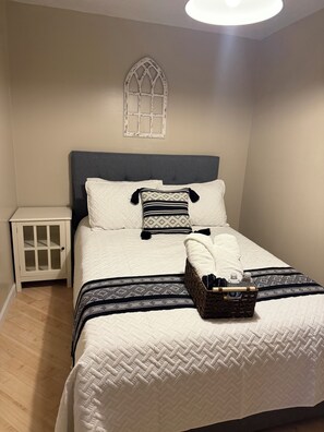Iron/ironing board, WiFi, bed sheets