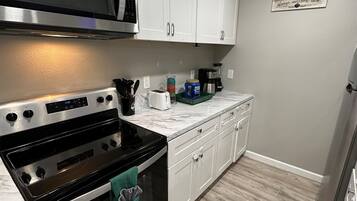Refrigerador, microondas, horno, placa de cocina