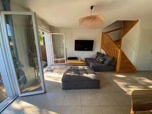 Living area - maison moderne quartier calme (LA TESTE DE BUCH)