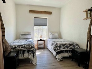 Desk, iron/ironing board, travel cot, WiFi - Sunset Overlook at The Bubbling Wells Oasis (Desert Hot Springs)