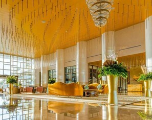 Lobby - Cozy 1-bedroom condo in lovely Q.R. with AC and gym access (Q.R.)