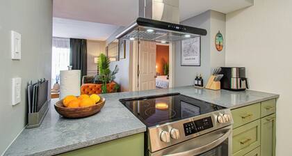 Designer Renovated 2BR • Walk to NRG in 7 Min