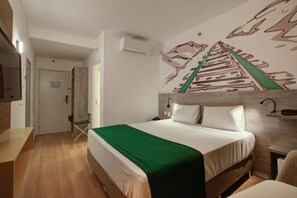 In-room safe, blackout curtains, soundproofing, free WiFi - MAORI MANTIQUEIRA HOTEL (Cruzeiro)