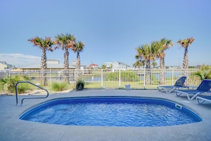 Pool - Soundfront 3BR home with pool, hot tub, dock, and ocean access. (North Topsail Beach)