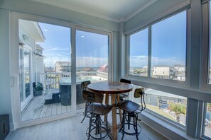 Dining - Soundfront 3BR home with pool, hot tub, dock, and ocean access. (North Topsail Beach)