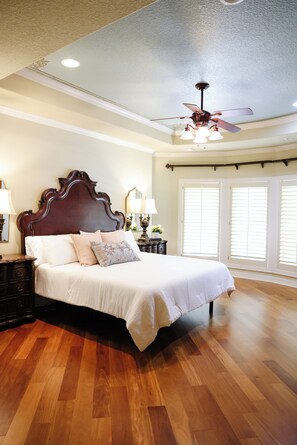 4 bedrooms, free WiFi, bed sheets - Luxury 4BR Estate on 1 Acre • Outdoor
Kitchen & Fireplace • Close To Kyle Field (College Station)