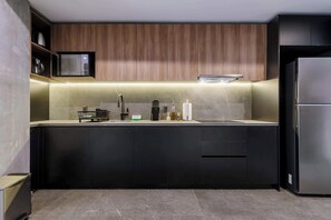 Fridge, microwave, stovetop, coffee/tea maker - w* | Well-Appointed 2BR w/ Balcony in Tabacalera (Ciudad de México)